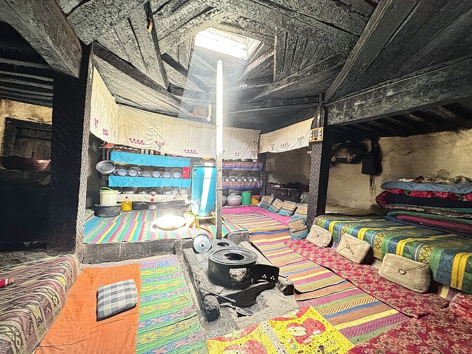 전통 가옥인 돌집의 내부. 이서원 제공