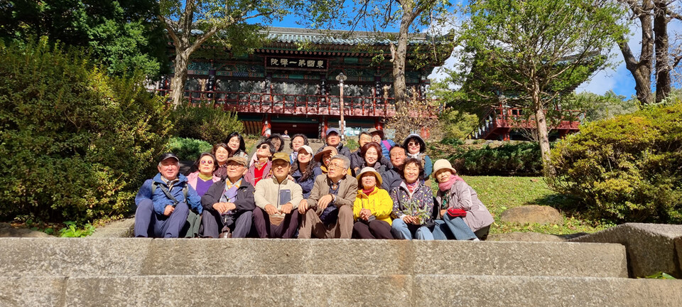 보설루 계단에서. 정은영 제공