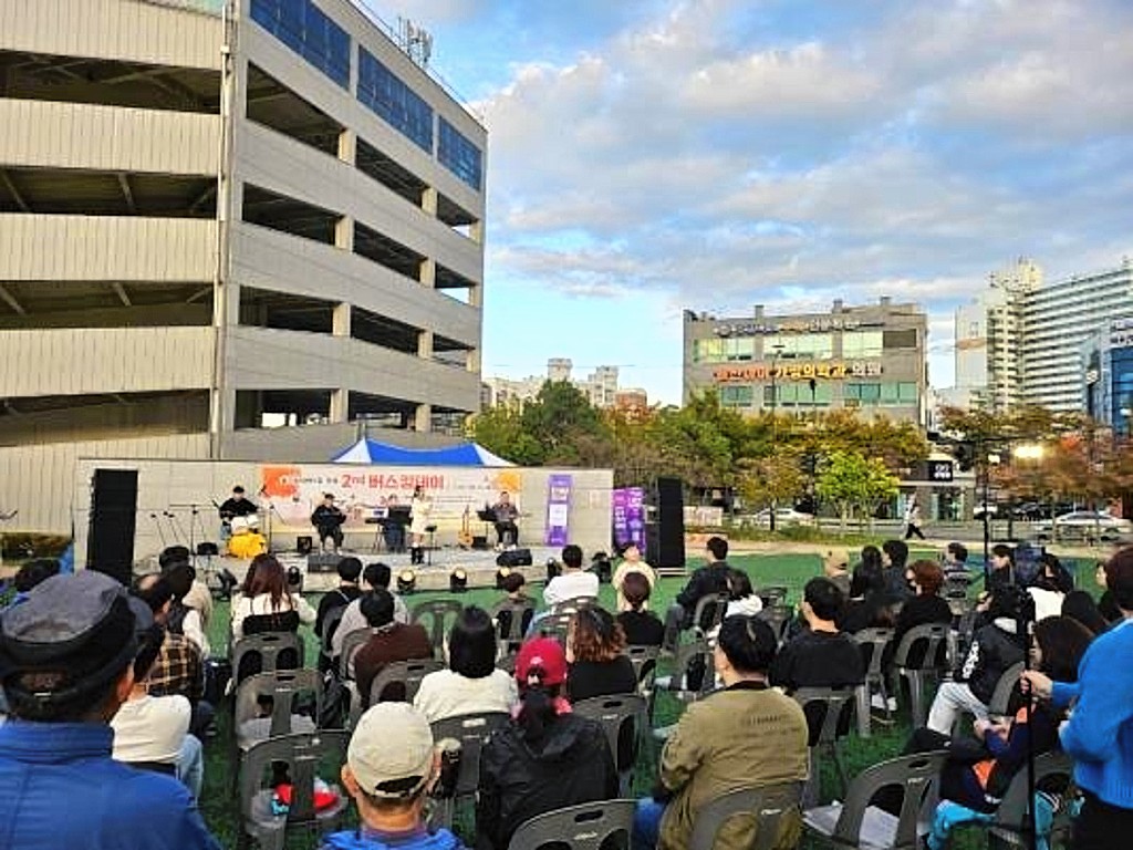 울주문화재단(대표이사 이춘근)은 '2025 울주그린지구 FESTA X 울주동네버스킹'을 오는 29일 오전 11시에 울주남부청소년수련관에서 개최한다. 울주문화재단 제공