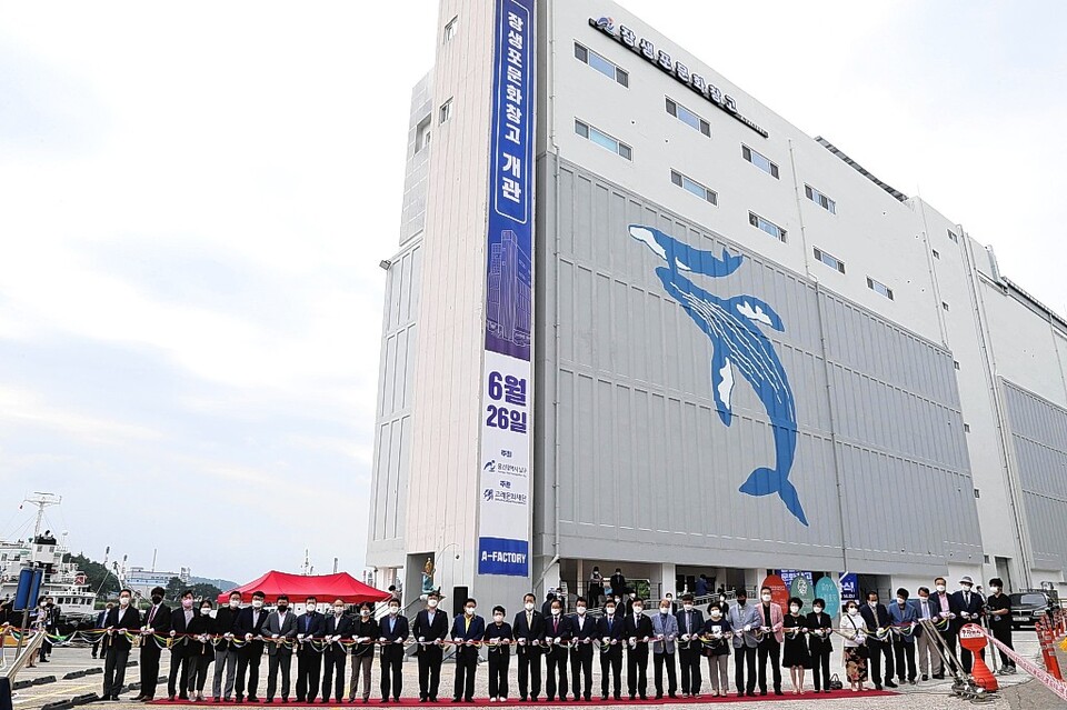 지난 2021년 6월 개관한 울산 남구 장생포문화창고가 누적 관람객이 43만 명을 돌파하는 등 지역의 문화 명소로 거듭나고 있다. 울산 남구 제공