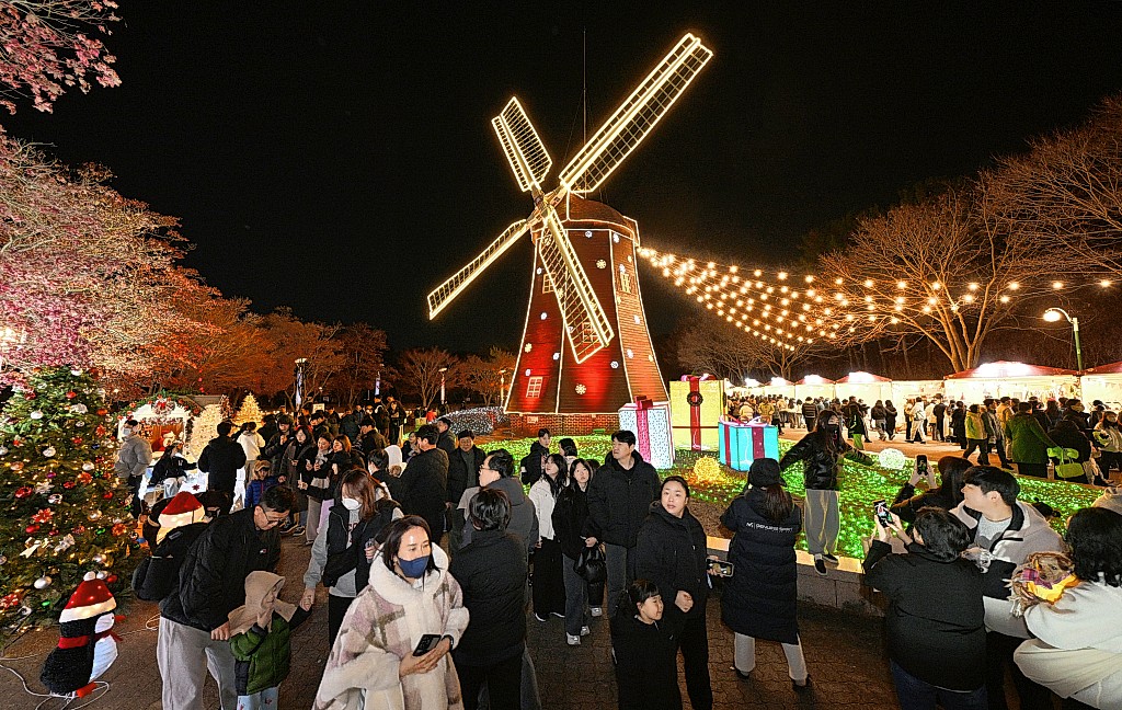 2024년 울산 대공원 크리스마스 마켓 현장 모습 2024년 울산 대공원 크리스마스 마켓 현장 모습